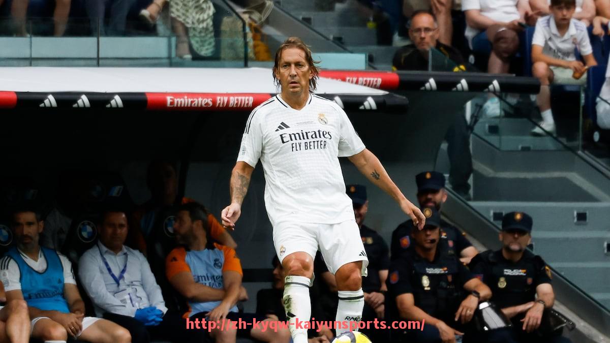 ky开云-2025年世俱杯官方吉祥物名称由来及设计理念解析